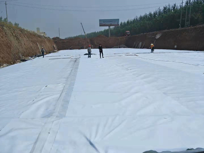 復合土工膜有什么區別